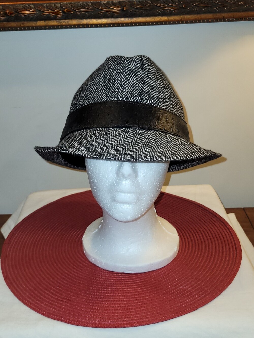🆒️EUC~Men's Black & White Herringbone Fedora Hat
